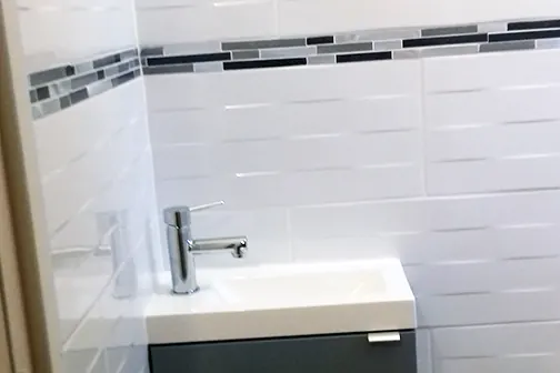 Salle de bain carrelée